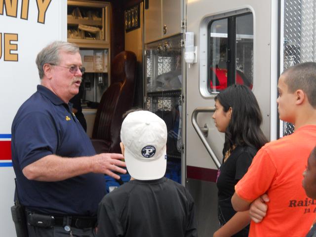 Dave Couch talks to participants at the ambulance tour